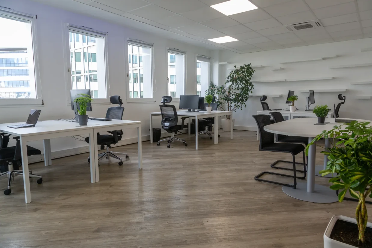 Open Space - 92700 - 8 postes - 250€