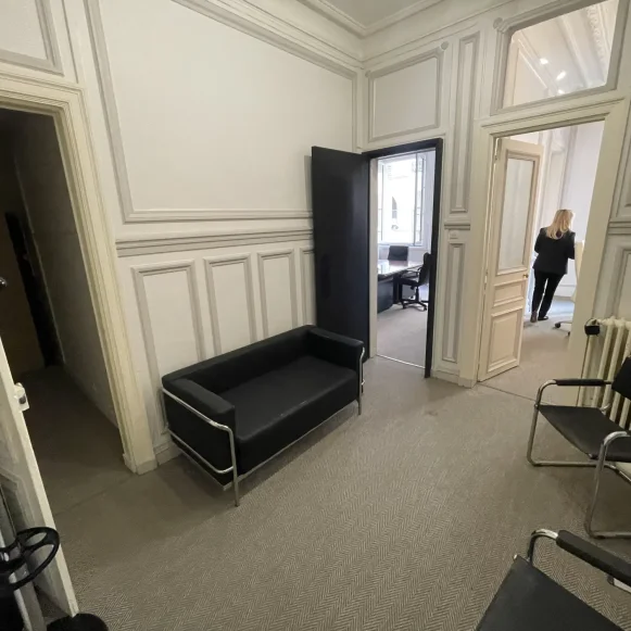 Espace indépendant 25 m² 4 postes Coworking Avenue du Coq Paris 75009 - photo 3