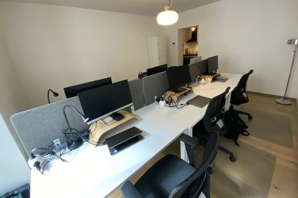 Espace indépendant - 44100 - 8 postes - 2400€