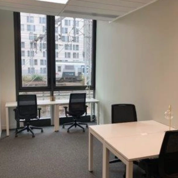 Bureau privé 8 m² 2 postes Location bureau Allée Rose Dieng-Kuntz Paris 75019 - photo 2