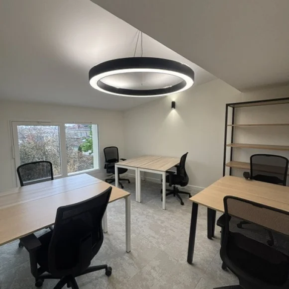 Bureau privé 16 m² 6 postes Coworking Rue Turenne Bordeaux 33000 - photo 1