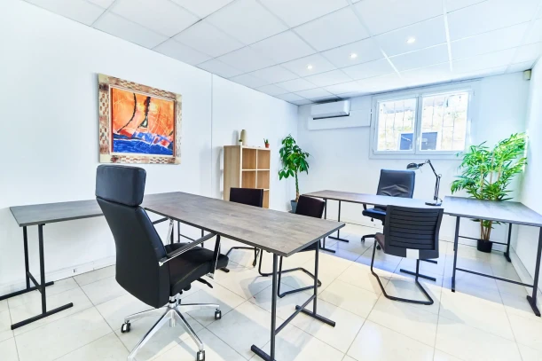 Bureau privé - 13002 - 3 postes - 670€