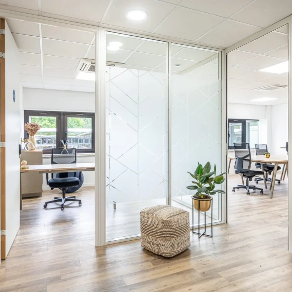 Bureau privé 12 m² 2 postes Coworking Boulevard Albert Einstein Nantes 44300 - photo 5