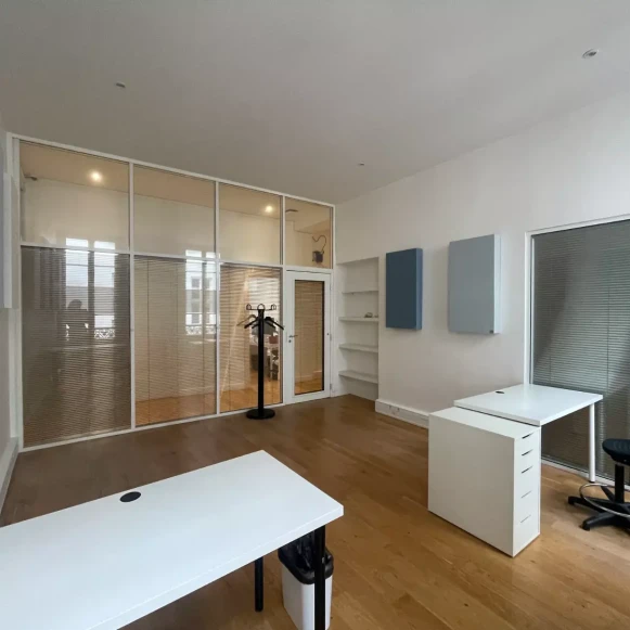 Bureau privé 18 m² 6 postes Location bureau Rue Sainte-Anne Paris 75002 - photo 1