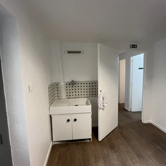 Espace indépendant 60 m² 7 postes Location bureau Rue des Pierres Plantées Lyon 69001 - photo 4