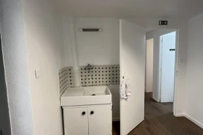 Espace indépendant - 69001 - 7 postes - 1000€