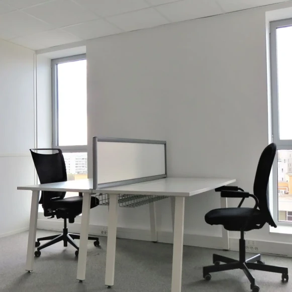 Bureau privé 14 m² 3 postes Location bureau Rue René Viviani Nantes 44200 - photo 1