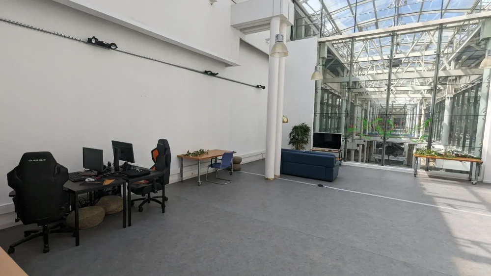 Open Space - 94200 - 6 postes - 400€