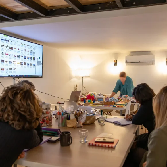 Bureau privé 25 m² 10 postes Coworking Avenue Jean Jaurès Carpentras 84200 - photo 4