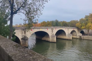 Open Space - 75004 - 1 poste - 325€