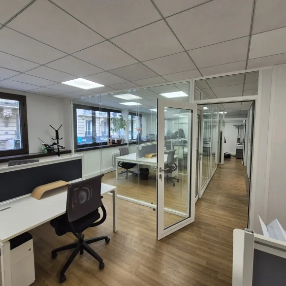 Bureau privé 36 m² 6 postes Location bureau Rue Louise Michel Levallois-Perret 92300 - photo 1