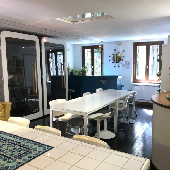 Bureau privé 25 m² 6 postes Coworking Rue Stephenson Paris 75018 - photo 6