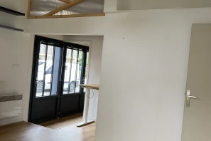 Open Space - 74960 - 5 postes - 220€