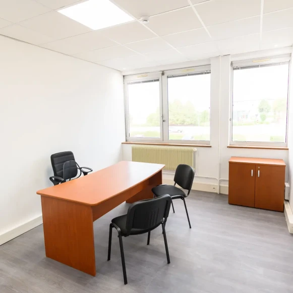 Bureau privé 20 m² 4 postes Coworking Avenue du Général de Gaulle Sausheim 68390 - photo 4