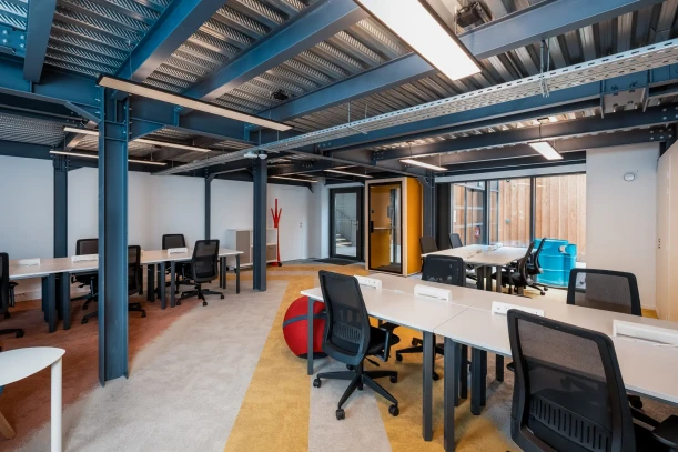 Bureau privé - 33000 - 14 postes - 3649€