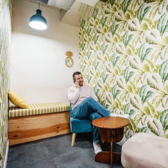 Bureau privé 11 m² 3 postes Coworking Rue Camille Desmoulins Issy-les-Moulineaux 92130 - photo 4