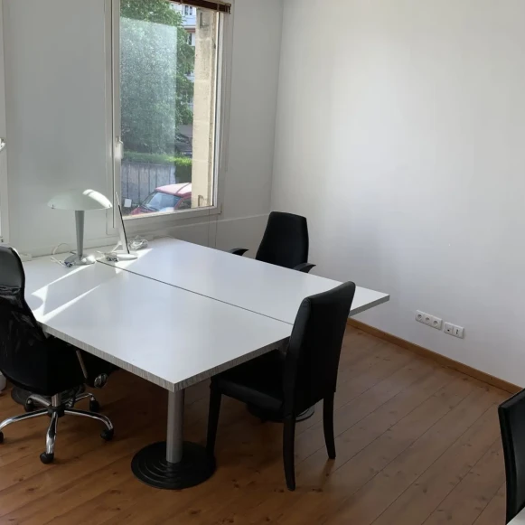 Bureau privé 17 m² 4 postes Coworking Avenue du Général Leclerc Bordeaux 33200 - photo 1