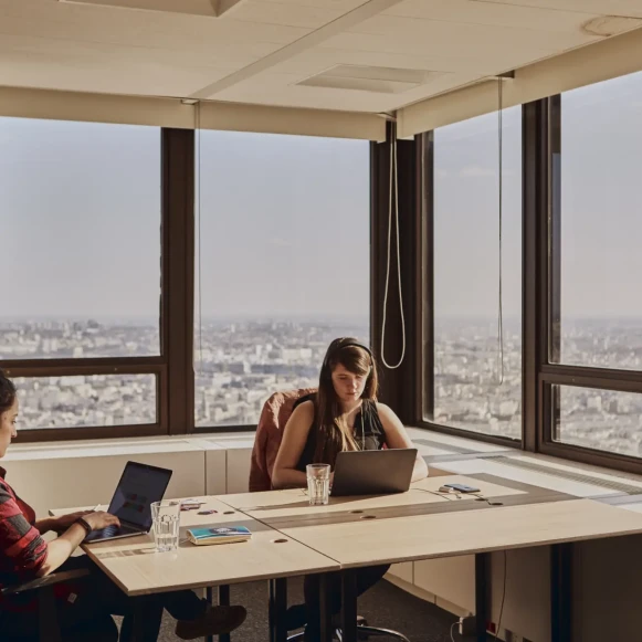 Bureau privé 12 m² 3 postes Coworking Avenue du Maine Paris 75015 - photo 2