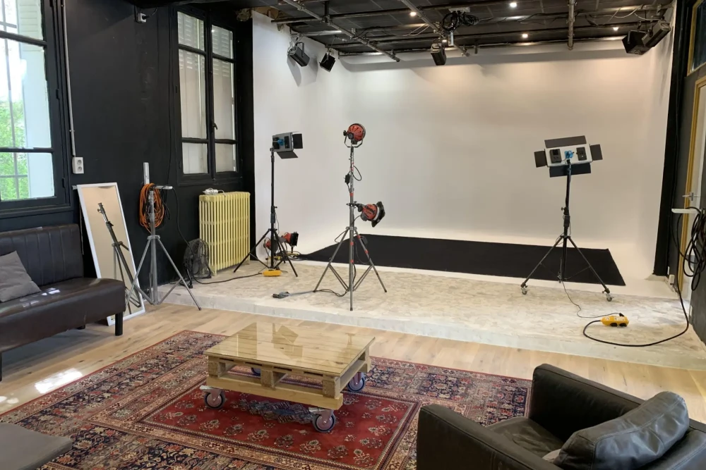 Open Space - 75020 - 10 postes - 400€