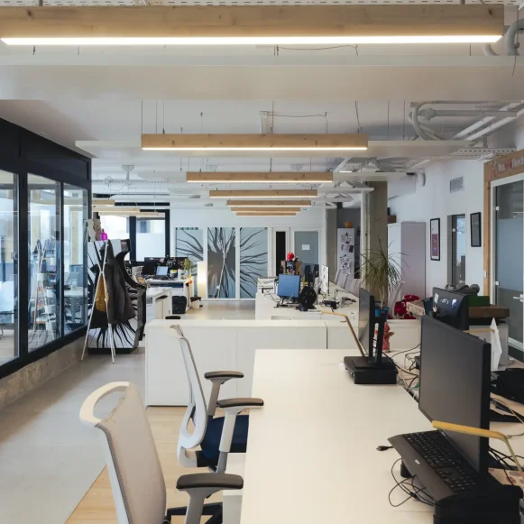 Bureau privé 150 m² 18 postes Coworking Allée François Mitterrand Rouen 76100 - photo 1