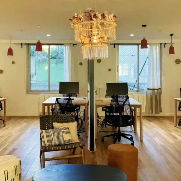 Bureau privé 11 m² 4 postes Coworking Rue de Fontenay Vincennes 94300 - photo 1