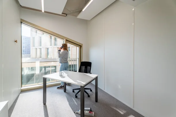 Bureau privé - 33800 - 1 poste - 645€