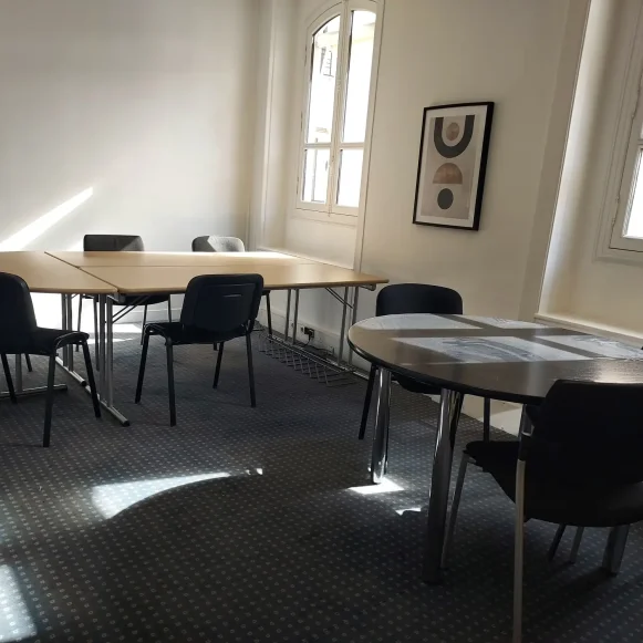 Bureau privé 27 m² 6 postes Coworking Avenue de Messine Paris 75008 - photo 2