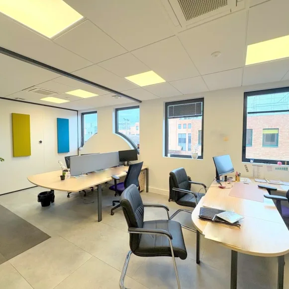 Bureau privé 15 m² 2 postes Location bureau Boulevard de la Paix Saint-Germain-en-Laye 78100 - photo 2