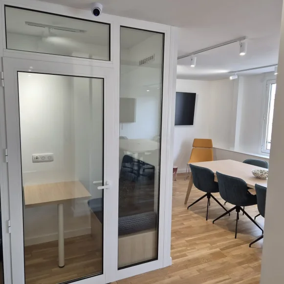 Bureau privé 12 m² 3 postes Location bureau Rue Alfred Roll Paris 75017 - photo 4