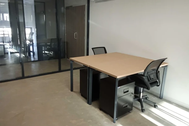 Bureau privé - 34500 - 2 postes - 720€