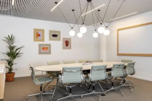 Bureau privé - 38000 - 9 postes - 1977€