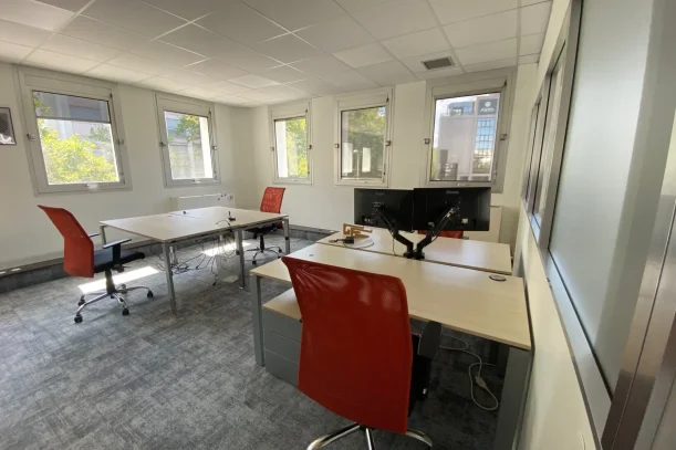 Open Space - 69003 - 4 postes - 200€
