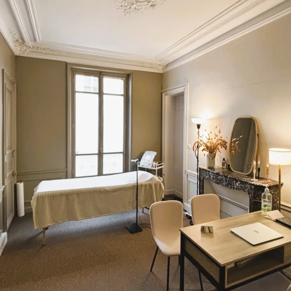 Bureau privé 14 m² 1 poste Location bureau Rue de Monceau Paris 75008 - photo 1