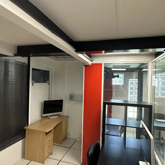 Bureau privé 20 m² 3 postes Location bureau Rue Villeneuve Clichy 92110 - photo 3