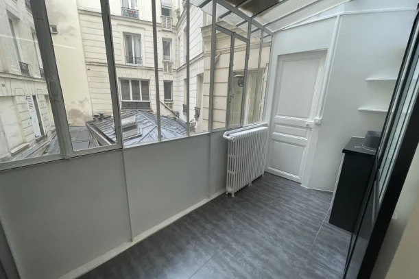Espace indépendant - 75001 - 12 postes - 6900€