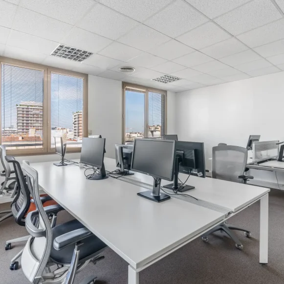 Espace indépendant 170 m² 26 postes Coworking Avenue Philippe Auguste Paris 75011 - photo 2