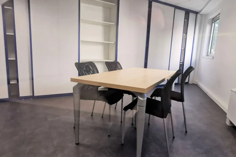 Bureau privé - 69003 - 4 postes - 1000€