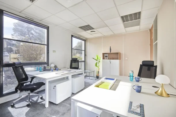 Bureau privé - 13100 - 4 postes - 1403€