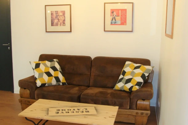 Open Space - 25480 - 1 poste - 275€