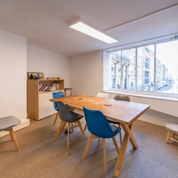 Open Space  10 postes Location bureau Rue Saint-Fiacre Paris 75002 - photo 3