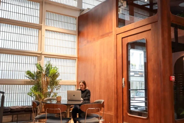 Bureau privé - 75003 - 2 postes - 2528€