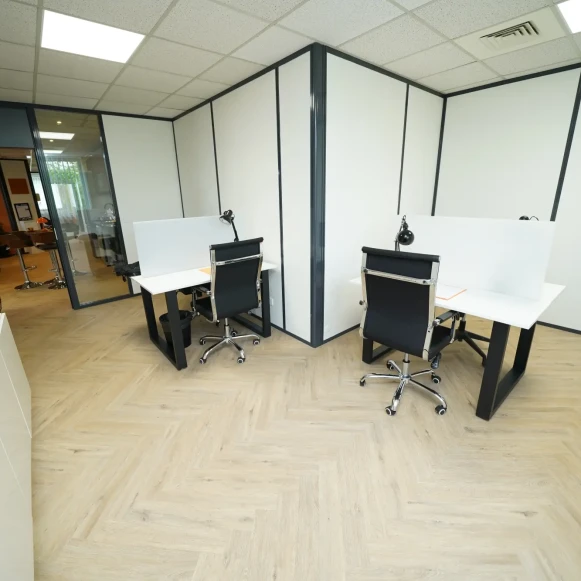 Bureau privé 20 m² 4 postes Coworking Avenue de Norvège Villebon-sur-Yvette 91140 - photo 3