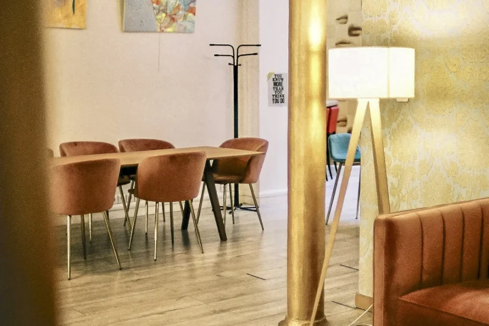 Espace indépendant - 75003 - 25 postes - 11900€