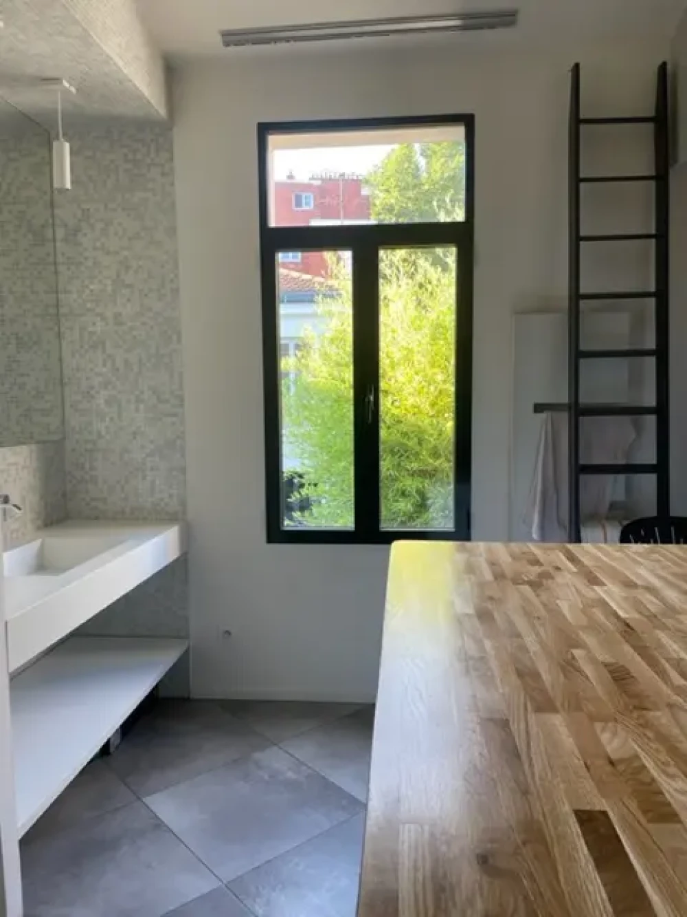 Espace indépendant - 93500 - 8 postes - 2200€