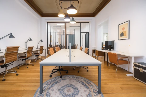 Open Space - 75010 - 8 postes - 350€