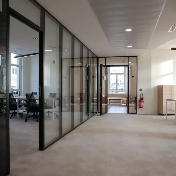 Bureau privé 61 m² 20 postes Location bureau Rue du Louvre Paris 75002 - photo 9