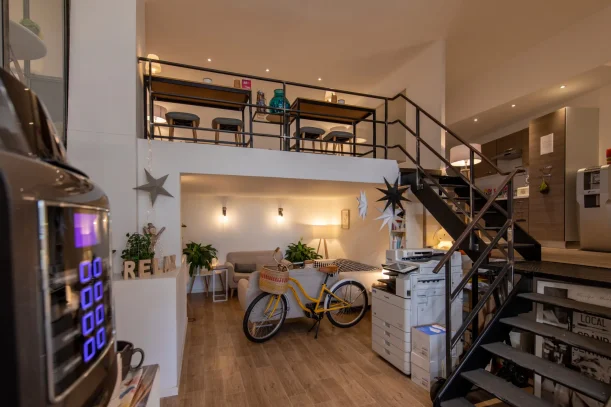 Open Space - 84200 - 10 postes - 250€