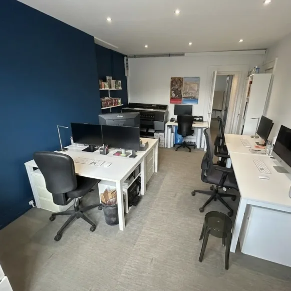 Bureau privé 16 m² 4 postes Location bureau Rue de Turbigo Paris 75001 - photo 2