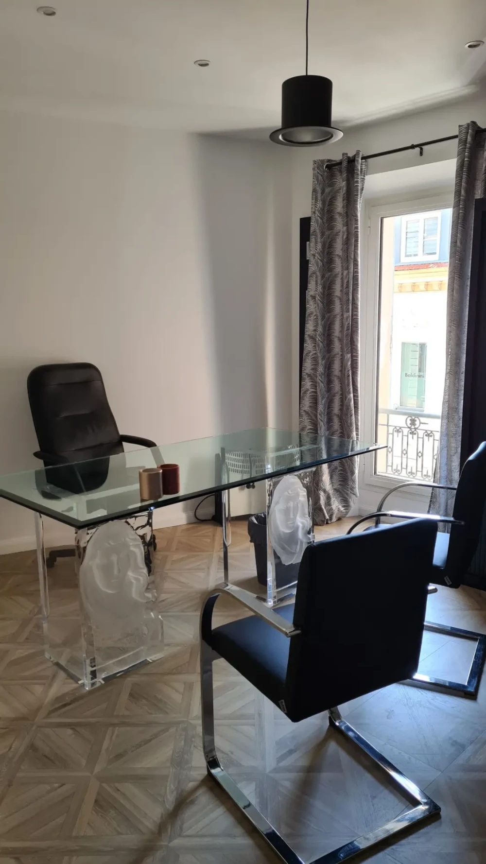 Bureau privé - 06400 - 2 postes - 900€