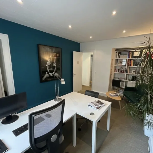 Bureau privé 16 m² 4 postes Location bureau Rue de Turbigo Paris 75001 - photo 2